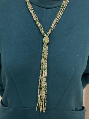 Long necklace like new with white and green beads