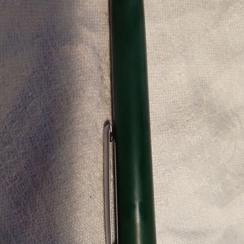 Vintage pen Status in case like new, green metal