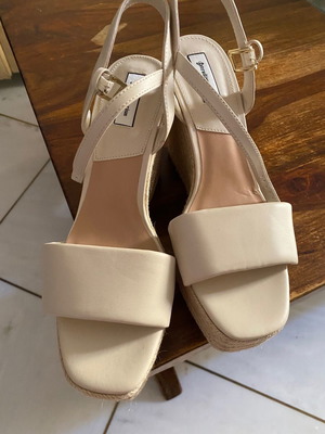 Stradivarius platform shoes new, size 40, beige