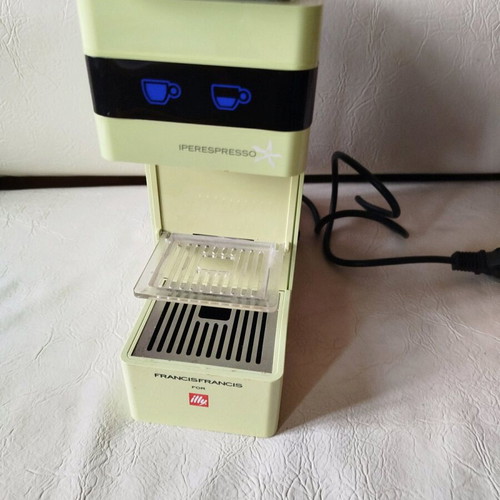 Illy coffee maker like new