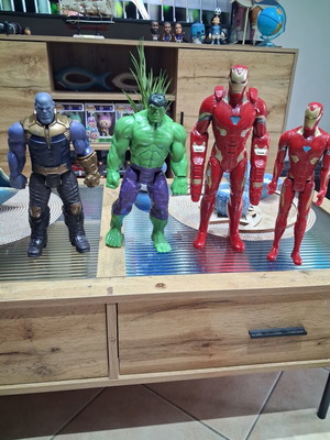 Marvel figures set of 4 with sound and light, like new