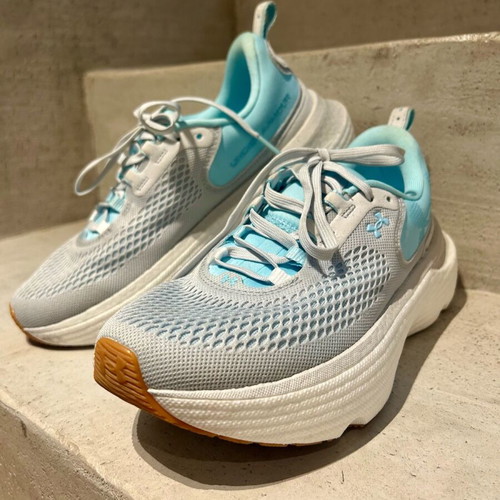 Underarmour Infinite Elite 2 women's athletic shoes like new, size 39