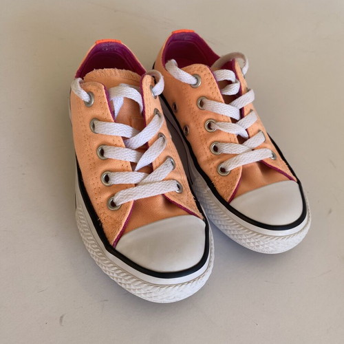 Converse All Star kids sneakers size 27 like new, peach color