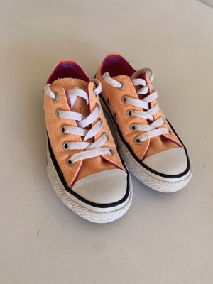 Converse All Star kids sneakers size 27 like new, peach color