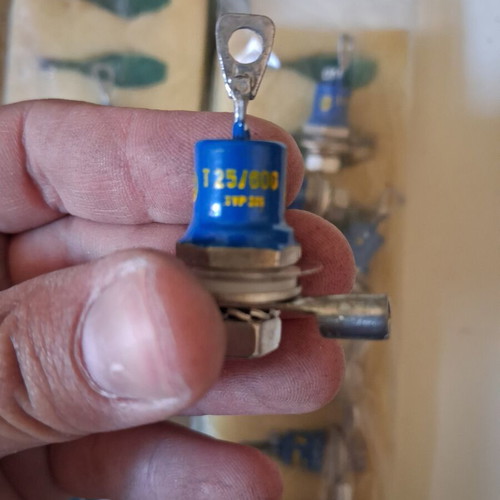 T25/600 Power Thyristors pack of 40, like new, stud mount 25A 600V