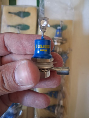 T25/600 Power Thyristors pack of 40, like new, stud mount 25A 600V
