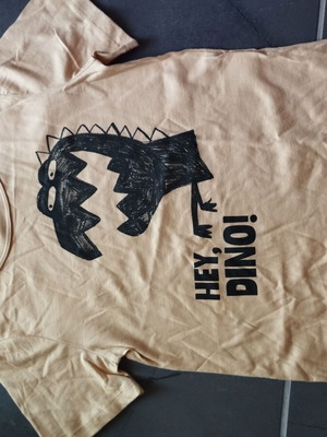 T shirt new with tag, size 110/116 cm, orange
