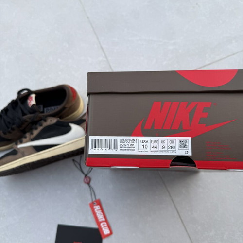 Jordan 1 Low Mocha sneakers like new, size 44, Travis Scott