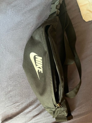 Τσάντα Nike καινούργια, 1L μαύρη