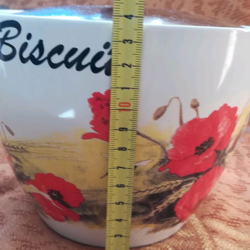 Kitchen decorative containers used for biscuit storage