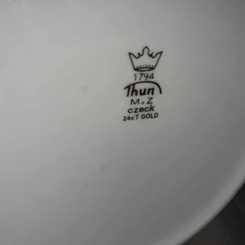 Thun fondue pot like new, Bohemian porcelain with 24K gold details