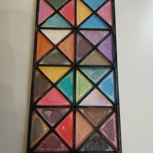Luyisi eyeshadow glitter palette used with 32 colors