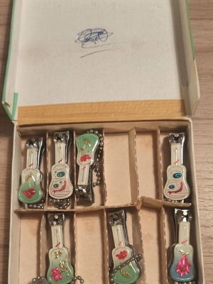Double Arrow guitar-shaped nail clipper set new