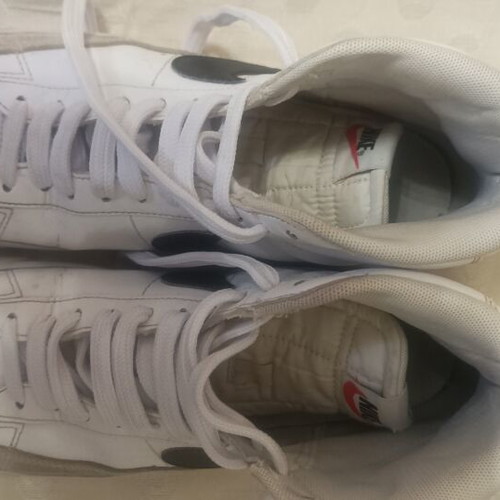 Nike women's athletic ankle boots used, white
