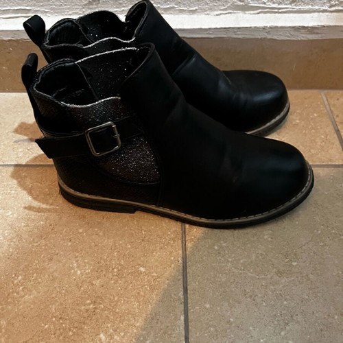 Children's boots size 32 like new, black