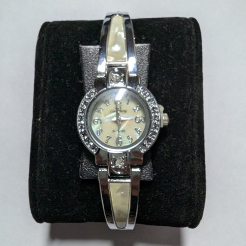 Pearl watch like new, women's color
