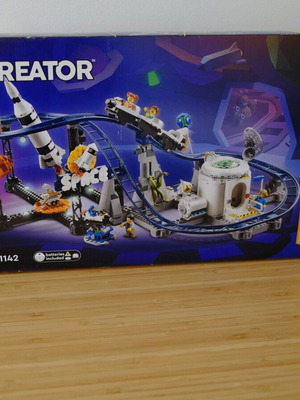 Lego Creator 3 in 1 Space Roller Coaster 31142 like new, 874 pieces
