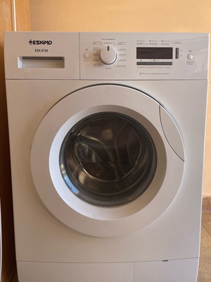 Πλυντήριο ρούχων Eskimo 8kg μεταχειρισμένο με πρόβλημα για ανταλλακτικά