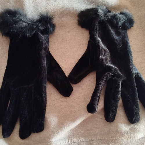 Velvet gloves like new, black