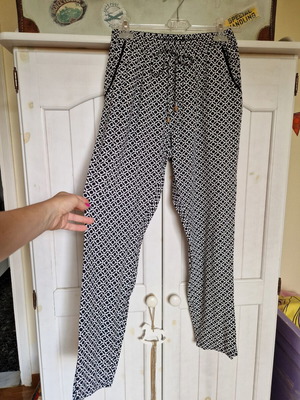 Black and white pants medium size like new