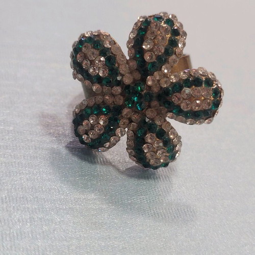 Daisy ring with stones adjustable, like new