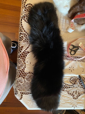 Fur collar like new, black, 46cm, lined with buttons