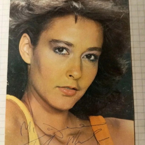 Teta Ntouzou autograph used