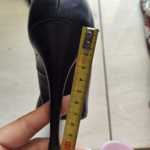 Mourtzi black pumps size 39 like new