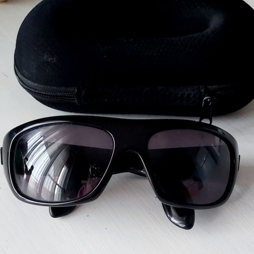 Gucci sunglasses unisex like new, black