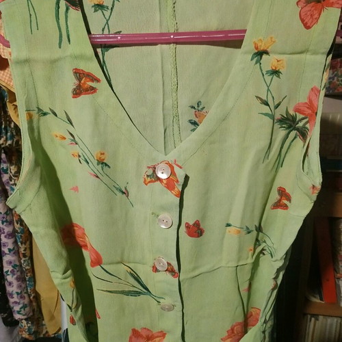 Sleeveless shirt medium size like new