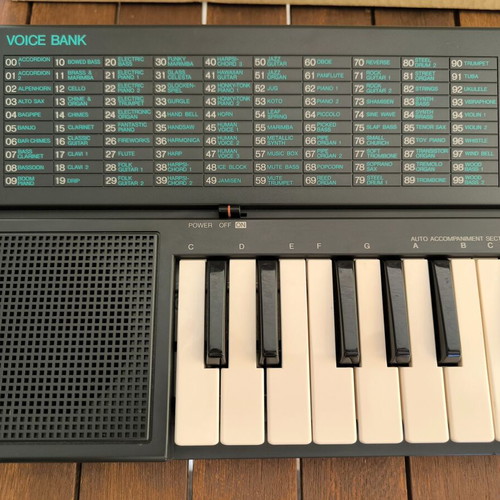 Yamaha PSS-140 Portasound Synthesizer like new