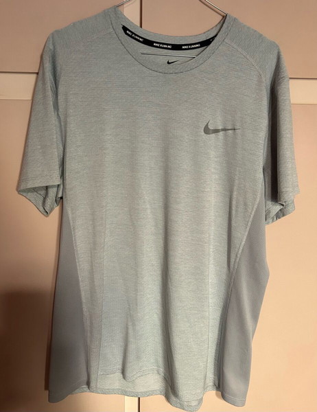 Nike Running Dri-Fit κοντομάνικη μπλούζα Large Σε πολύ καλή κατάσταση. Τιμή 15 Ευρώ