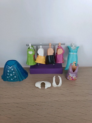 Playmobil clothes and dresses like new
