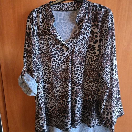 Women's leopard blouse like new, multicolor