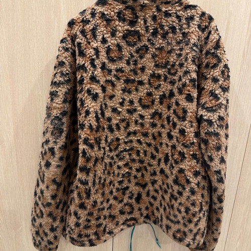 Leopard fleece used, warm and soft with pockets and zipper