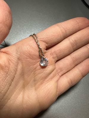 Necklace with diamond-like stone like new, silver