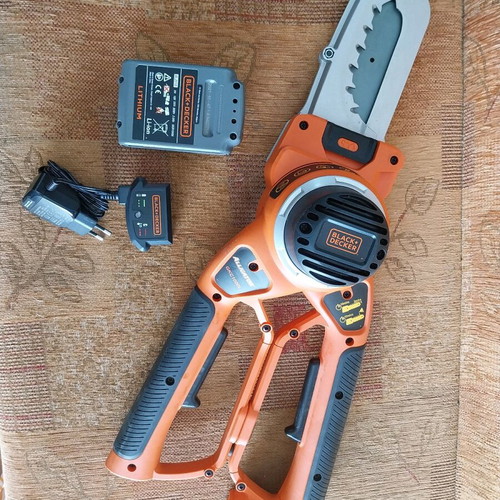 Black & Decker Alligator Chainsaw like new