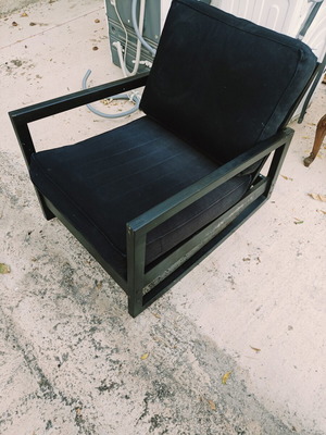 Black armchair in very good condition