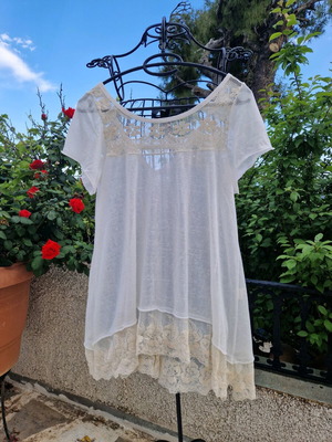 White blouse one size like new with lace details