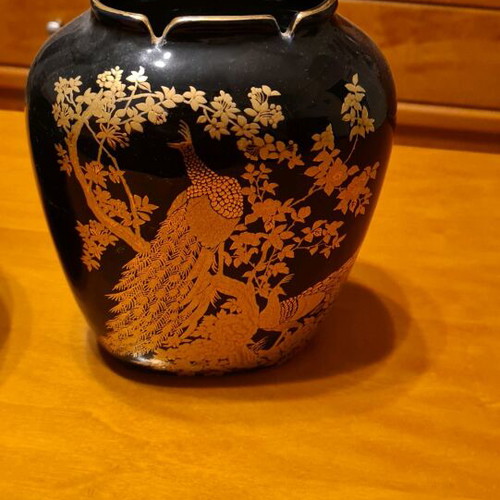 Chinese style vase like new, 1970s-1980s