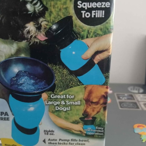 Portable Pet Water Bottle 750 ml new, with carrying ring