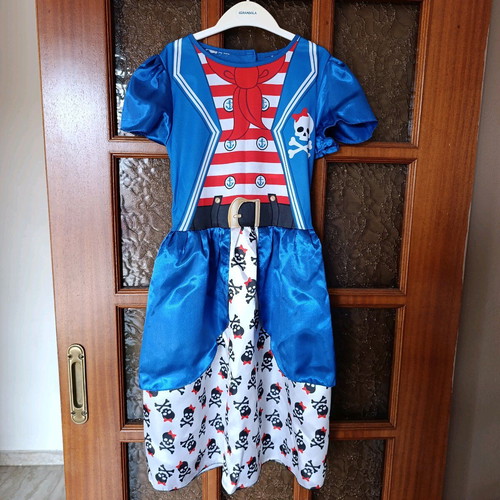 Pirate costume for girl 8 years like new