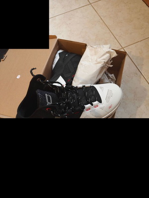 Under Armour Curry 2 αθλητικά παπούτσια καινούργια, μέγεθος 44.5, μαύρο-άσπρο