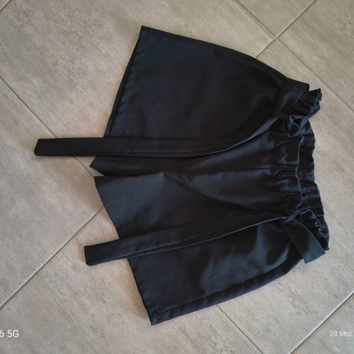 Black high-waisted shorts like new with belt, size M
