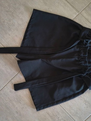 Black high-waisted shorts like new with belt, size M