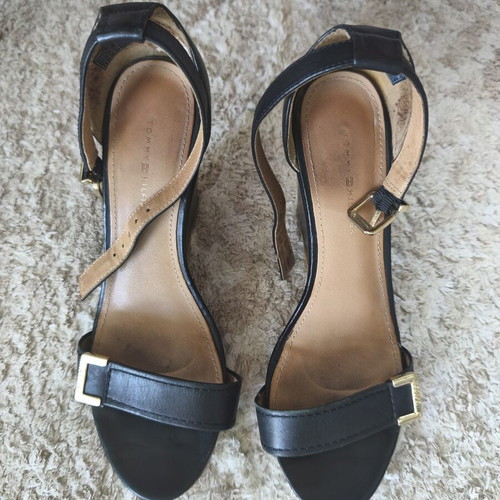 Tommy Hilfiger leather sandals size 39 used, black