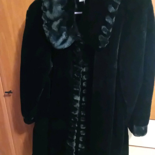 Eco fur coat new, size L, purchased in Milan