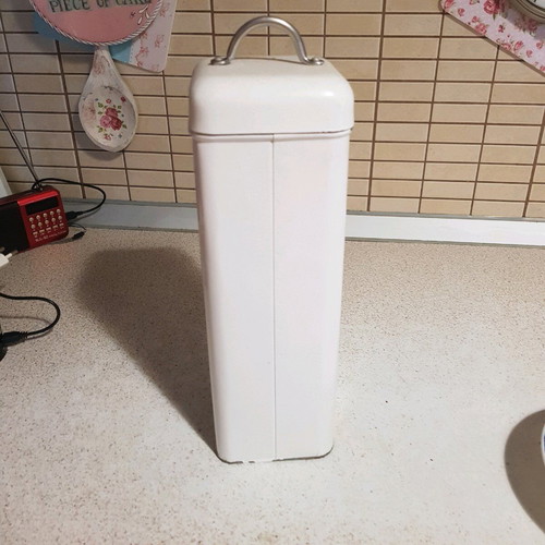 Metal pasta container used in good condition