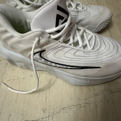 Nike Giannis 4 basketball shoes used, size 42, white