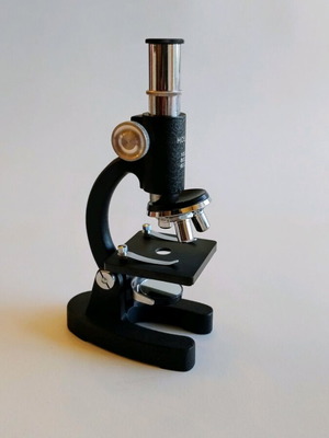 Hobby educational microscope used with 3 lenses and lighting